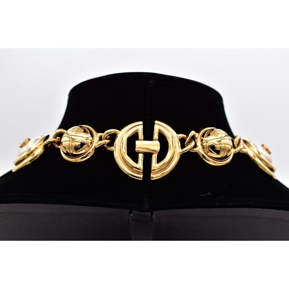 Givenchy Vintage Runway Logo Pearl Necklace Gold Medallion Statement 1980s BinBH - Picture 6 of 12